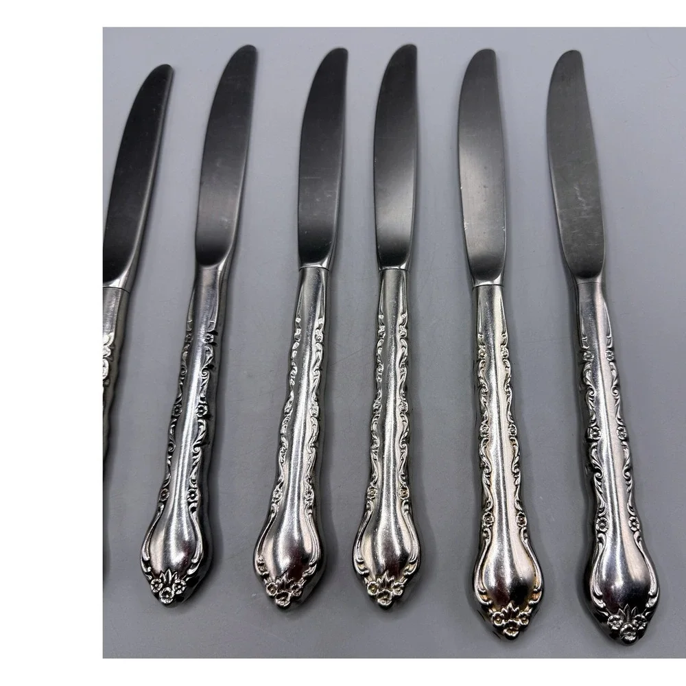 Vintage International Stainless Gigi? Unmarked Serrated Dinner Knives Set of 9